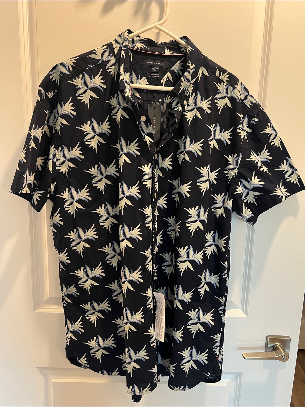 Tommy Bahama Black Floral Short-Sleeve Button-Up Shirt